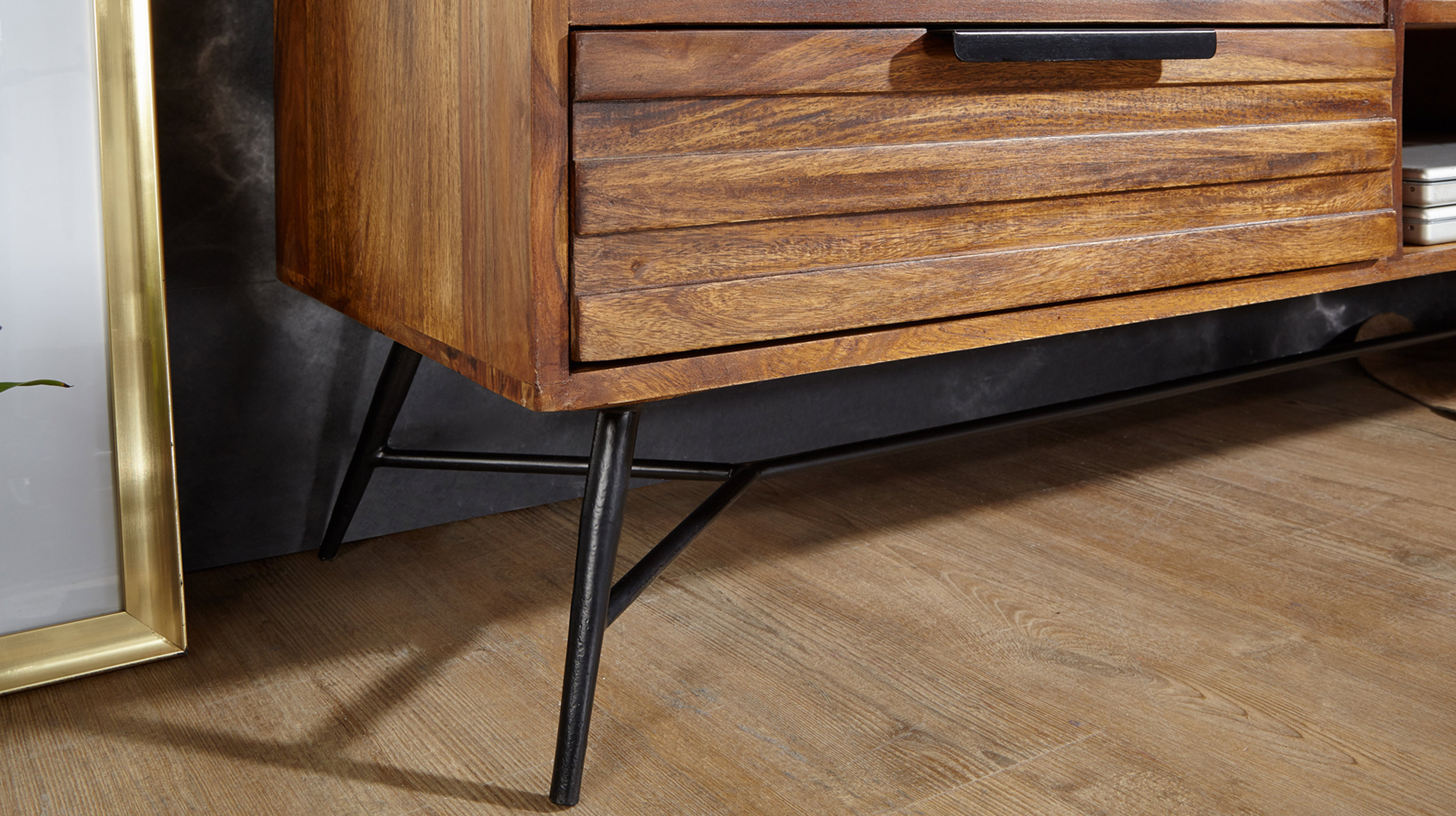 TV-Lowboard Sheeshamholz massiv gebeizt 160 cm - ASKJA 