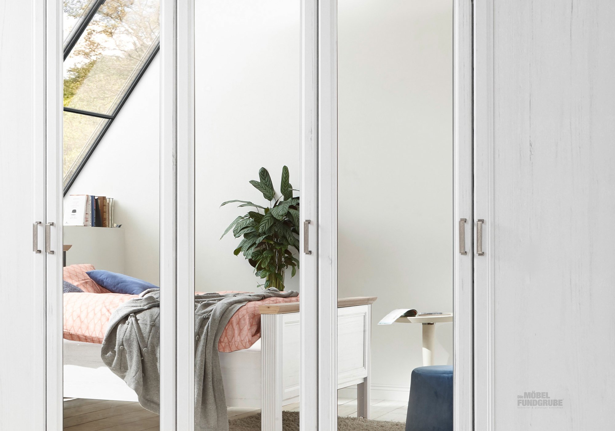 Kleiderschrank mit Spiegel - weiß - Artisan Eiche - 266 cm - JASMIN