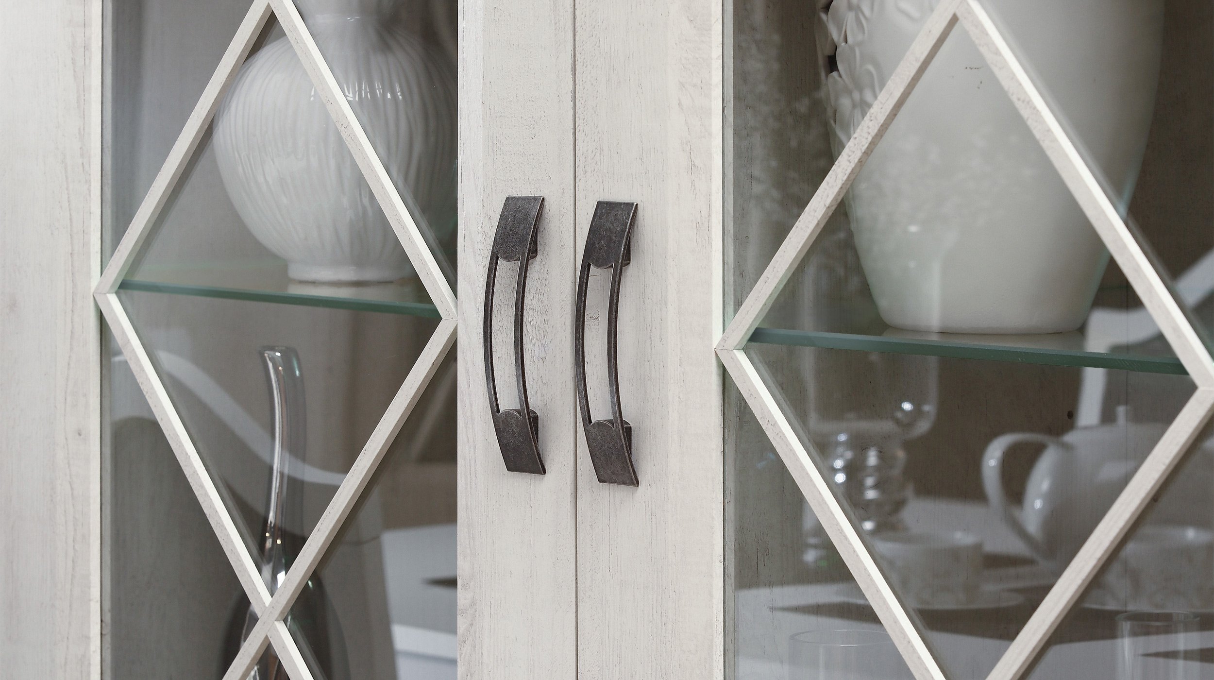Vitrine mit 2 Glastüren Pinie weiß Breite 123 cm - KASHMIR