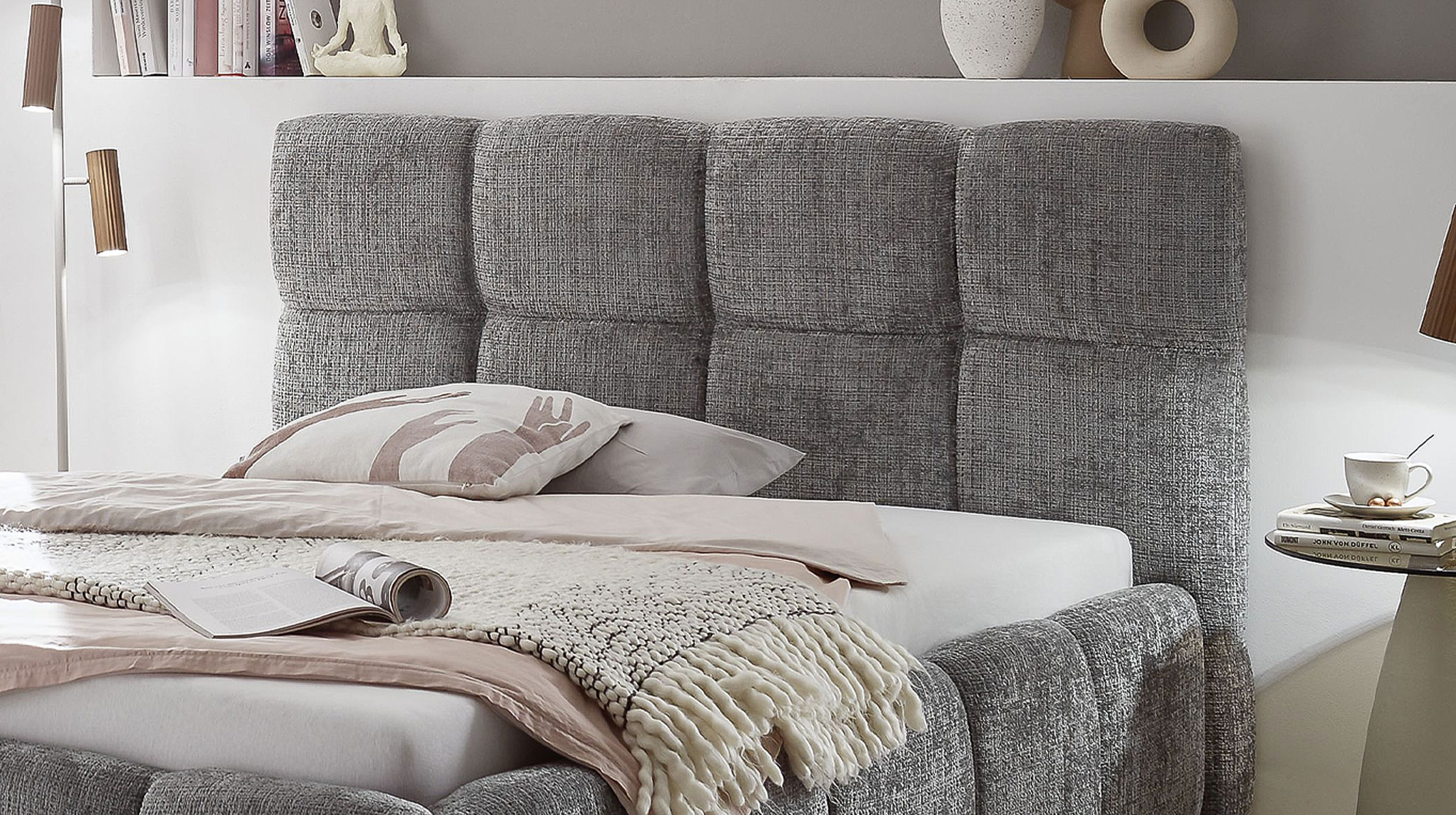Polsterbett 180 x 200 cm grau Bettkasten Chenille - SANDRIN