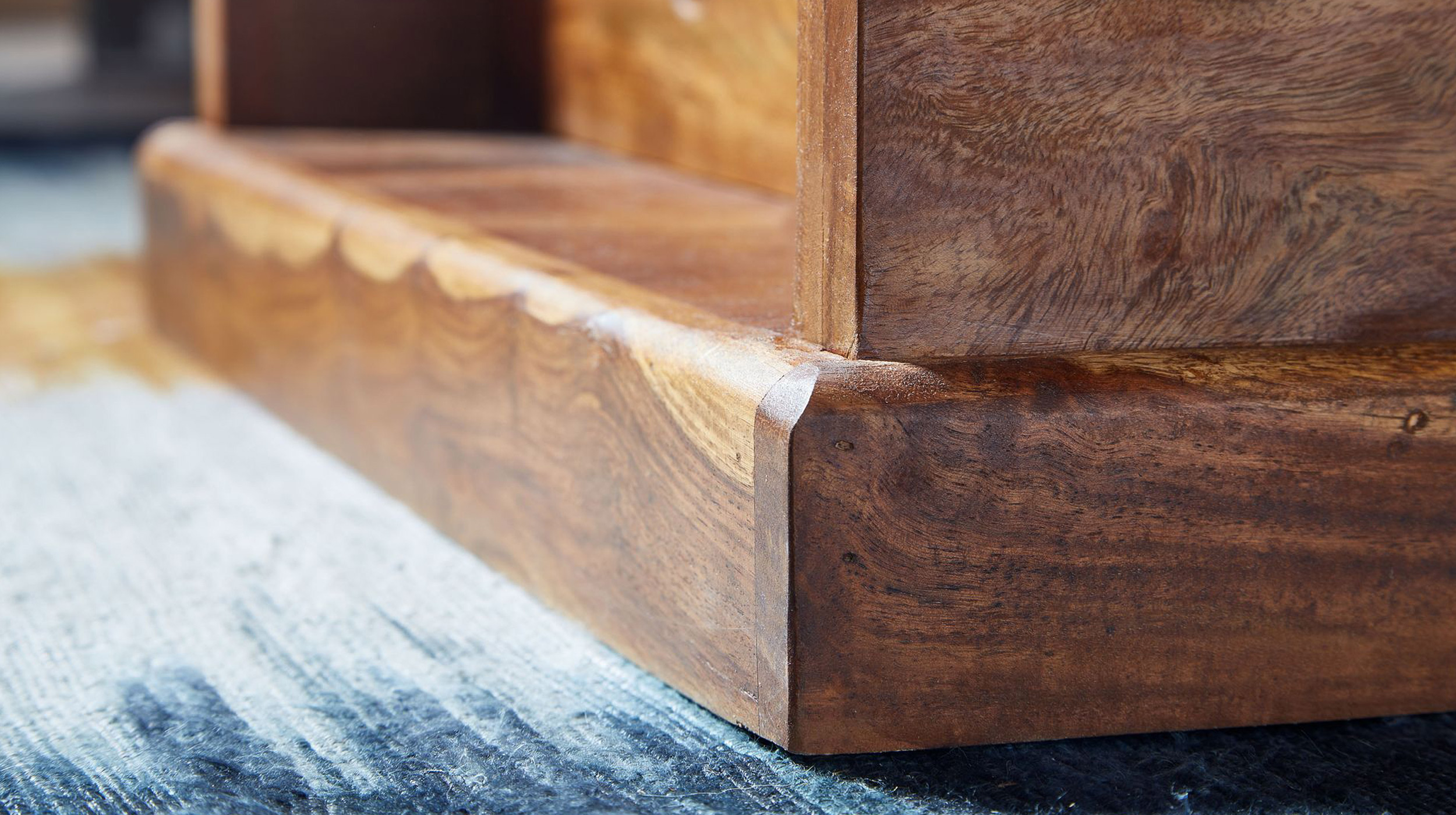 Couchtisch Sheesham massiv gebeizt 100 x 60 cm - Truhentisch - STIG