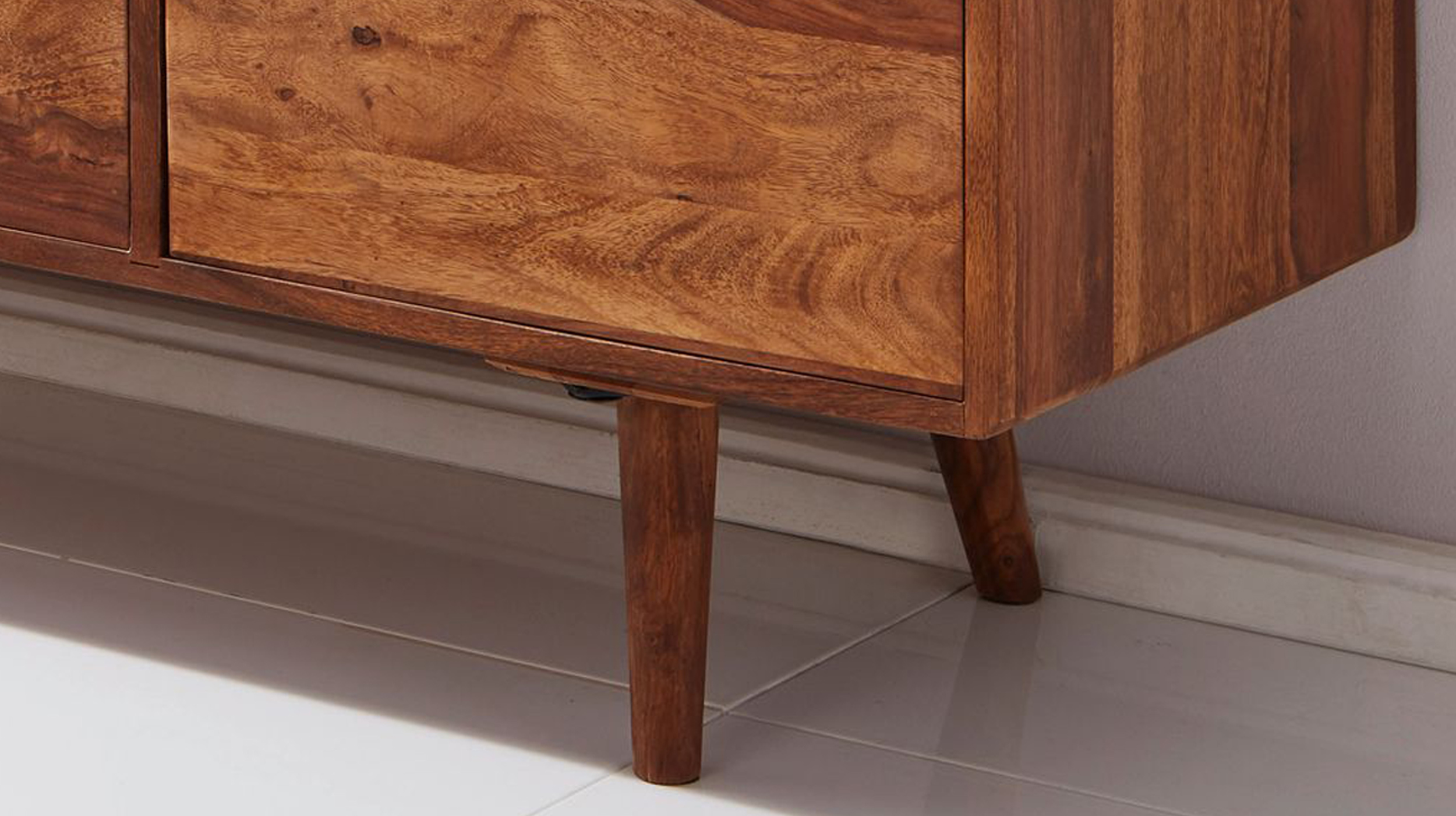 TV-Lowboard Sheeshamholz massiv gebeizt 135 cm - HALLA 