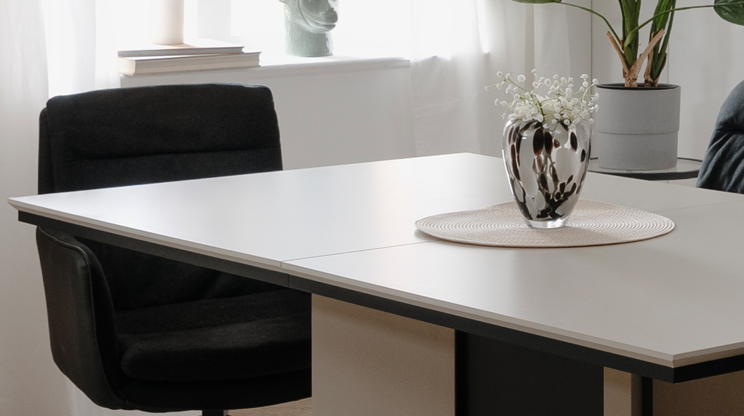 Esstisch 160 - 200 cm ausziehbar beige schwarz Säulentisch - ARONA