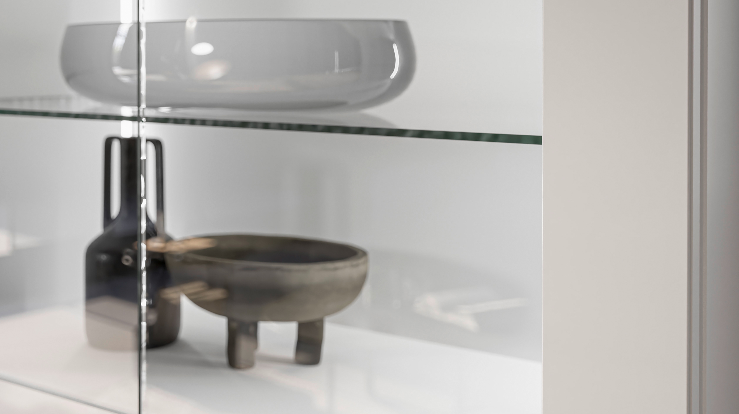 Vitrine mit Beleuchtung weiß - Glasfront - Breite 90 cm - SANTORIN