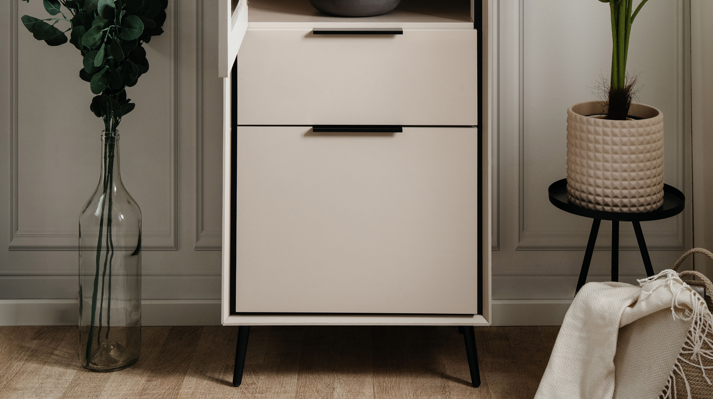 Vitrine mit Glastür beige schwarz Breite 60 cm - ARONA