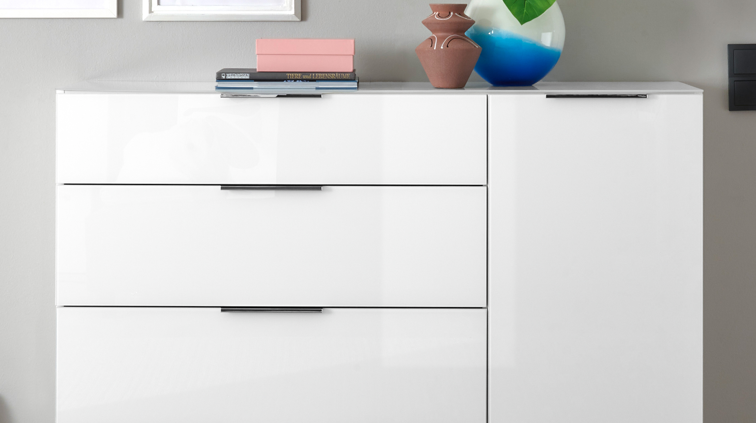 Kommode 4 Schubladen - weiß - Glasfront - 135 cm - SANTORIN