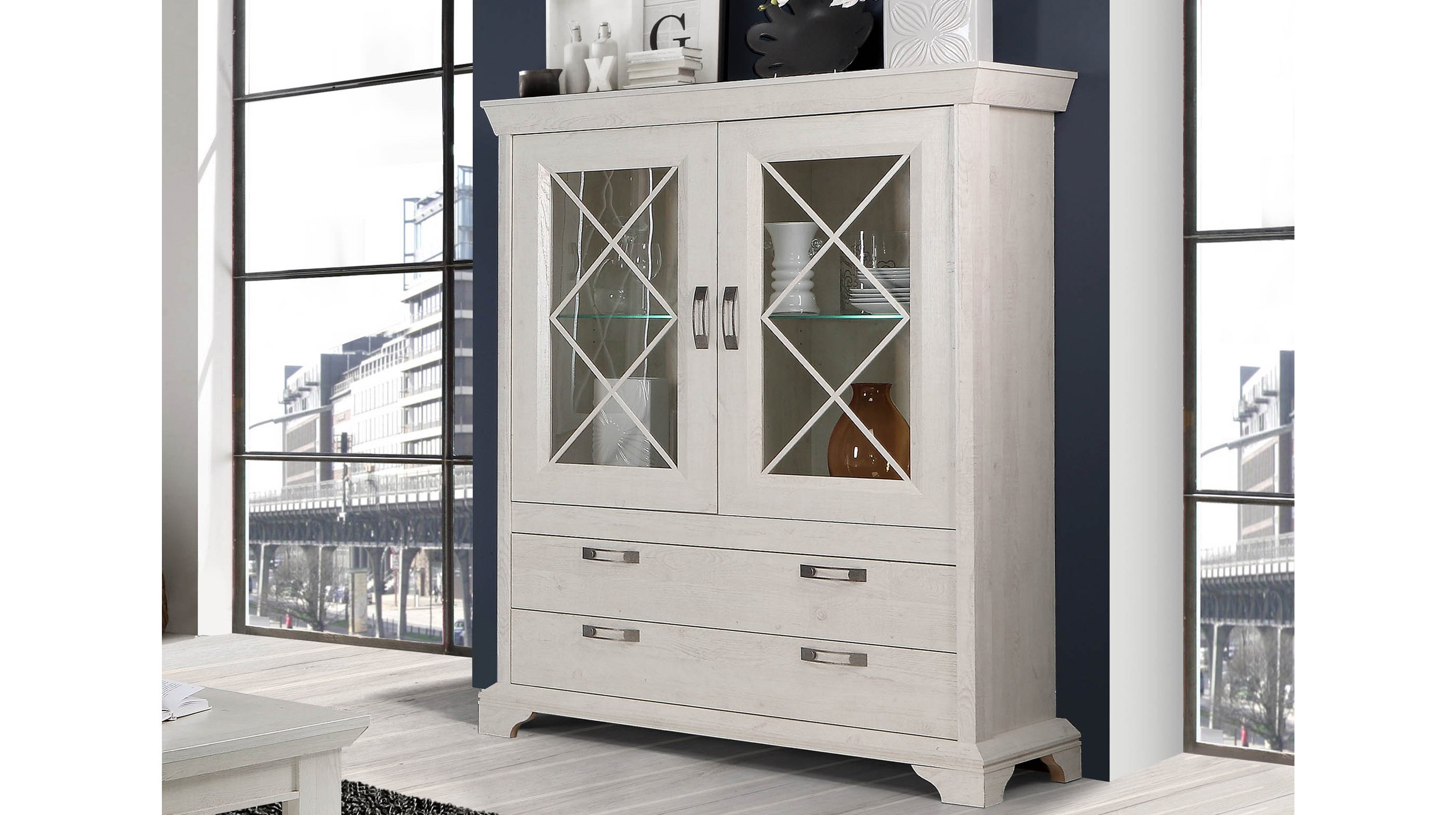 Vitrine mit 2 Glastüren Pinie weiß Breite 123 cm - KASHMIR