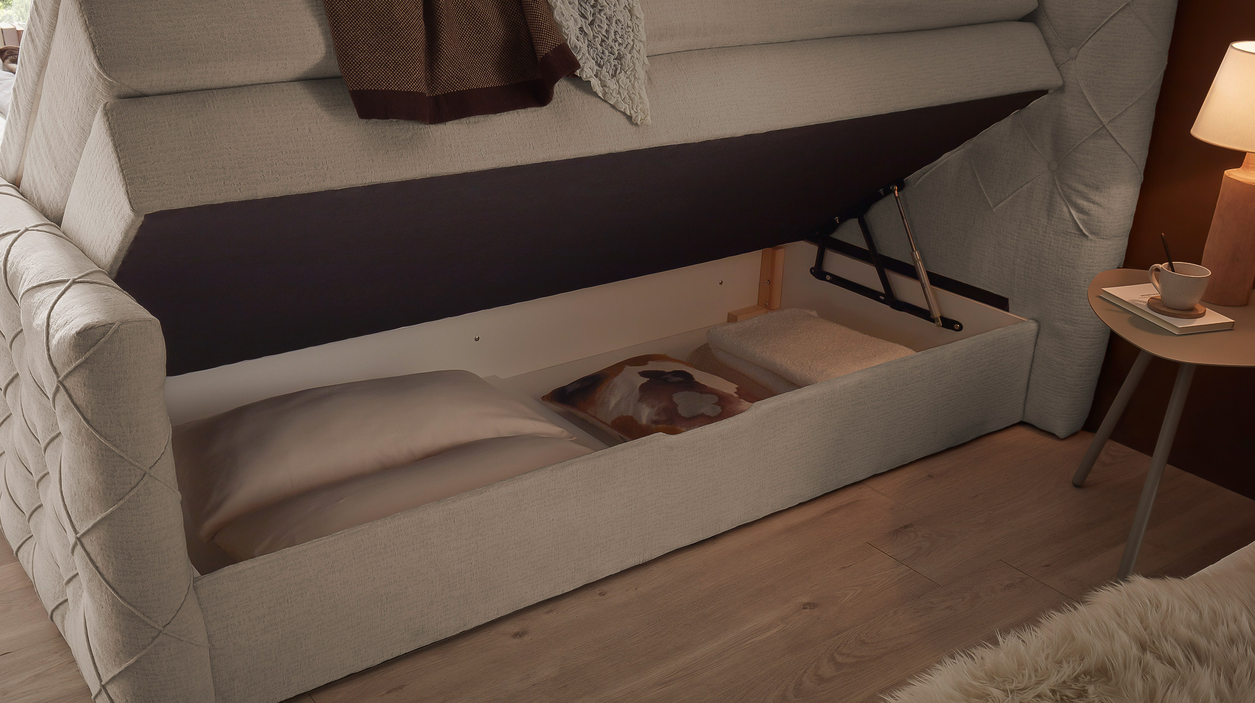 Boxspringbett 180 x 200 cm creme Stoffbezug - Bettkasten - LIVELLA 