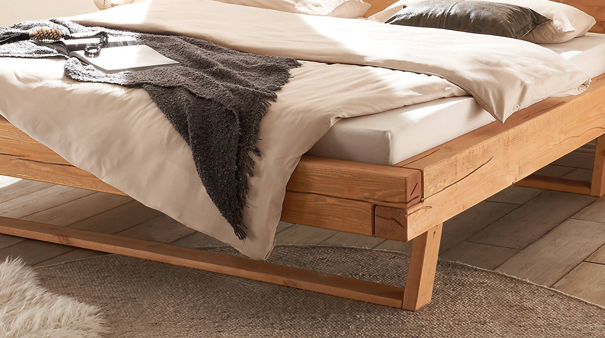 Balkenbett 140 cm Kiefer massiv Holzbeine - LIVAN