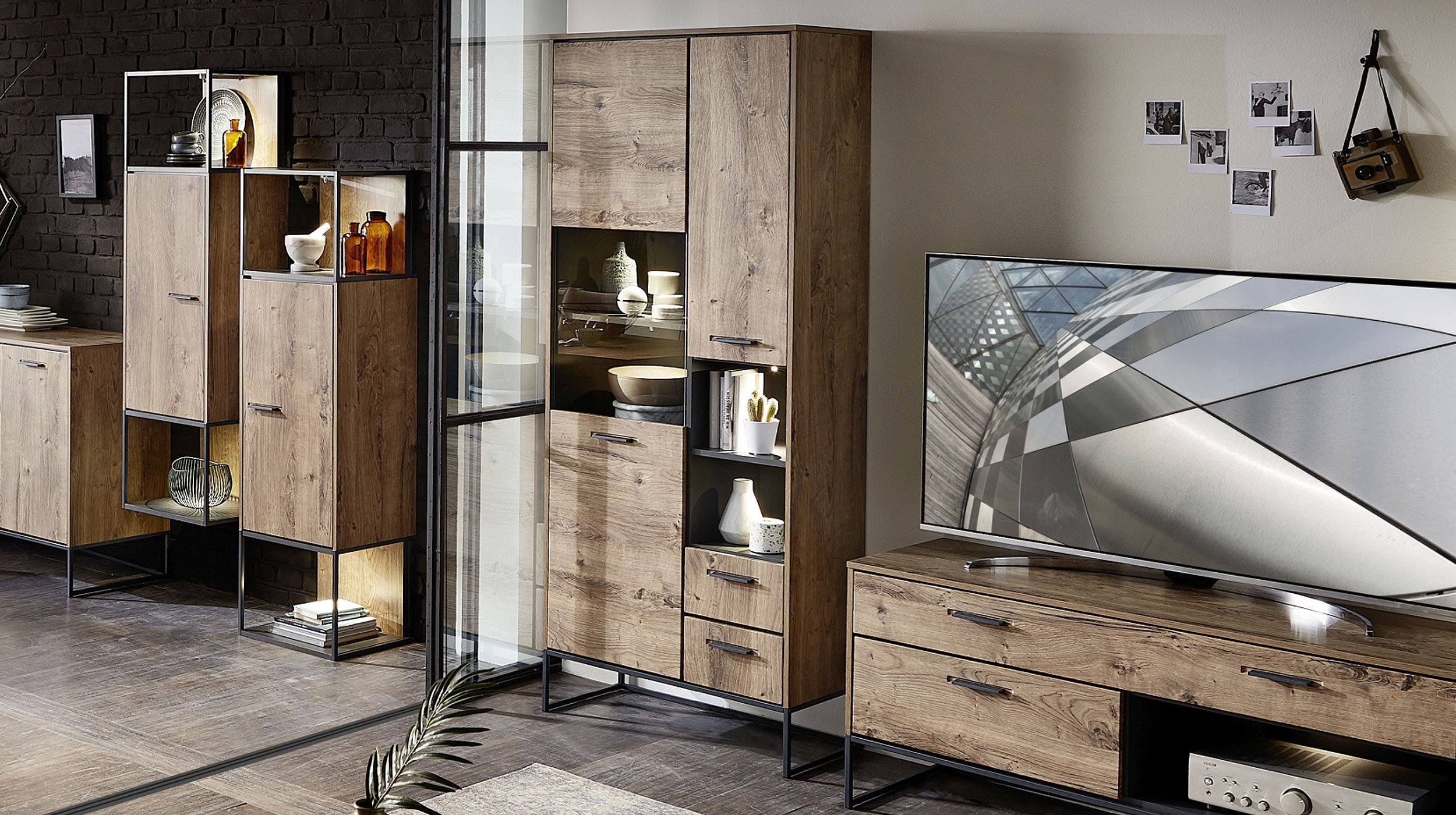 Vitrine Haveleiche 196 cm mit Beleuchtung - BROOK