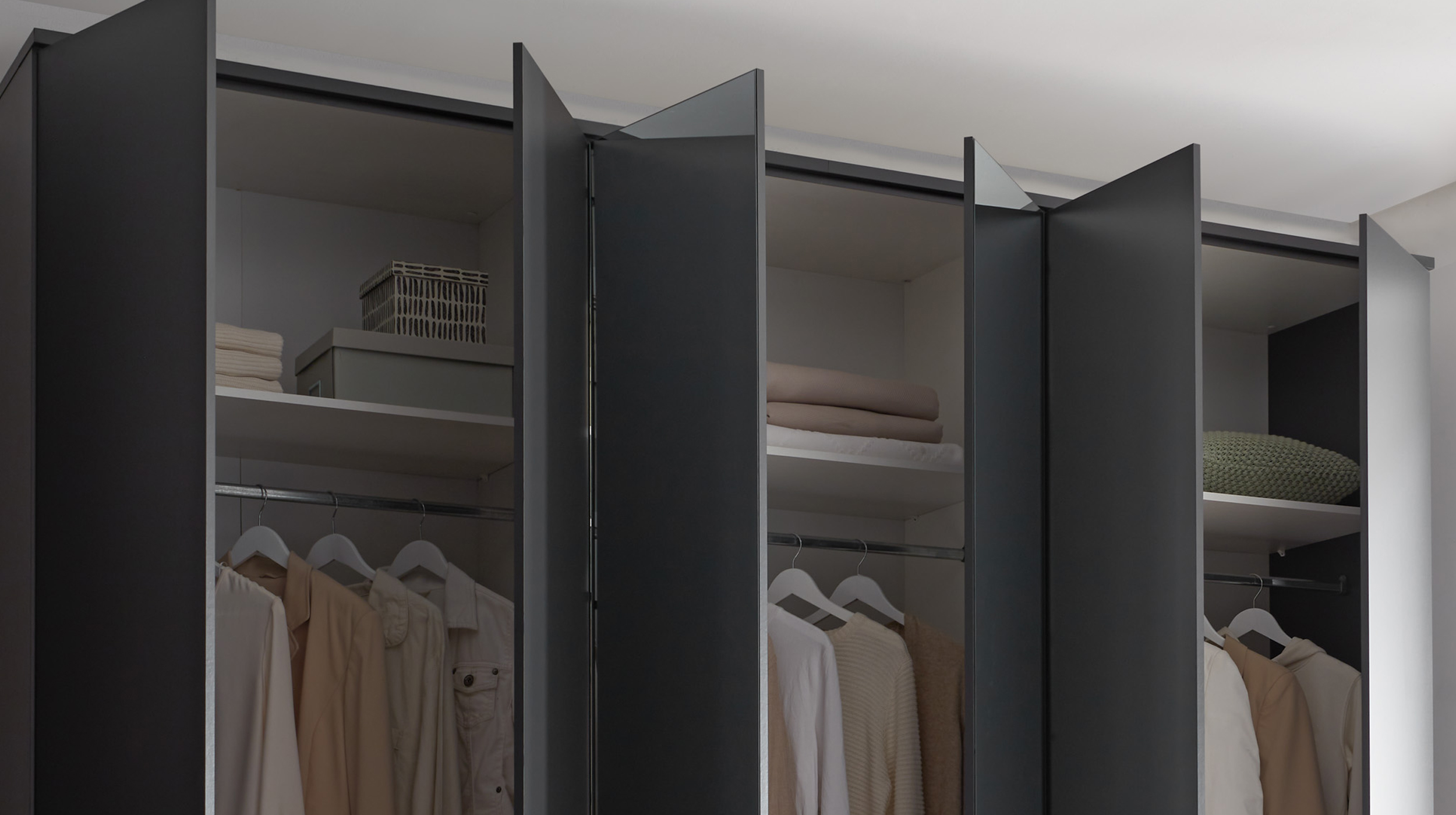 Kleiderschrank mit Spiegel 270 cm graphit - 6-türig - KEVO