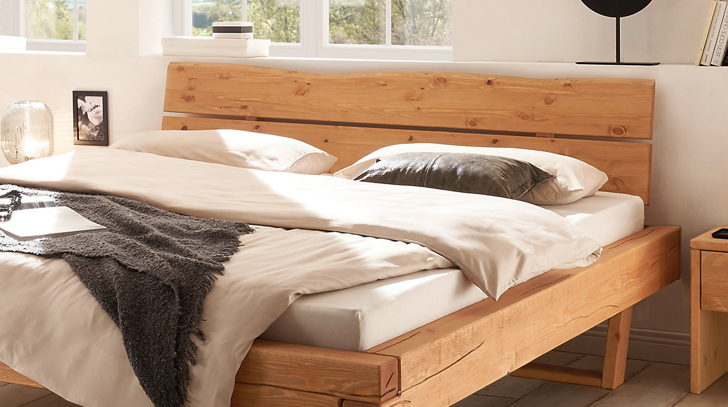 Balkenbett 140 cm Kiefer massiv Holzbeine - LIVAN