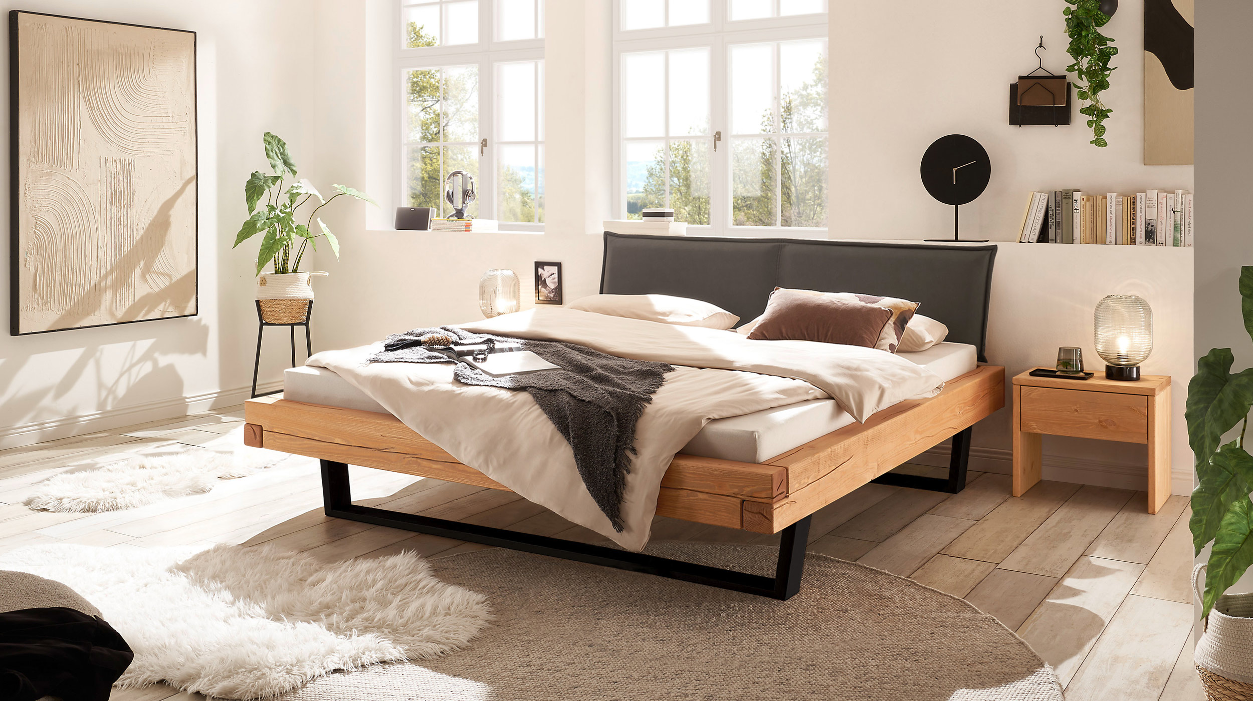 Balkenbett 140 cm Kiefer massiv Polsterkopfteil - U-Gestell - NORDEN