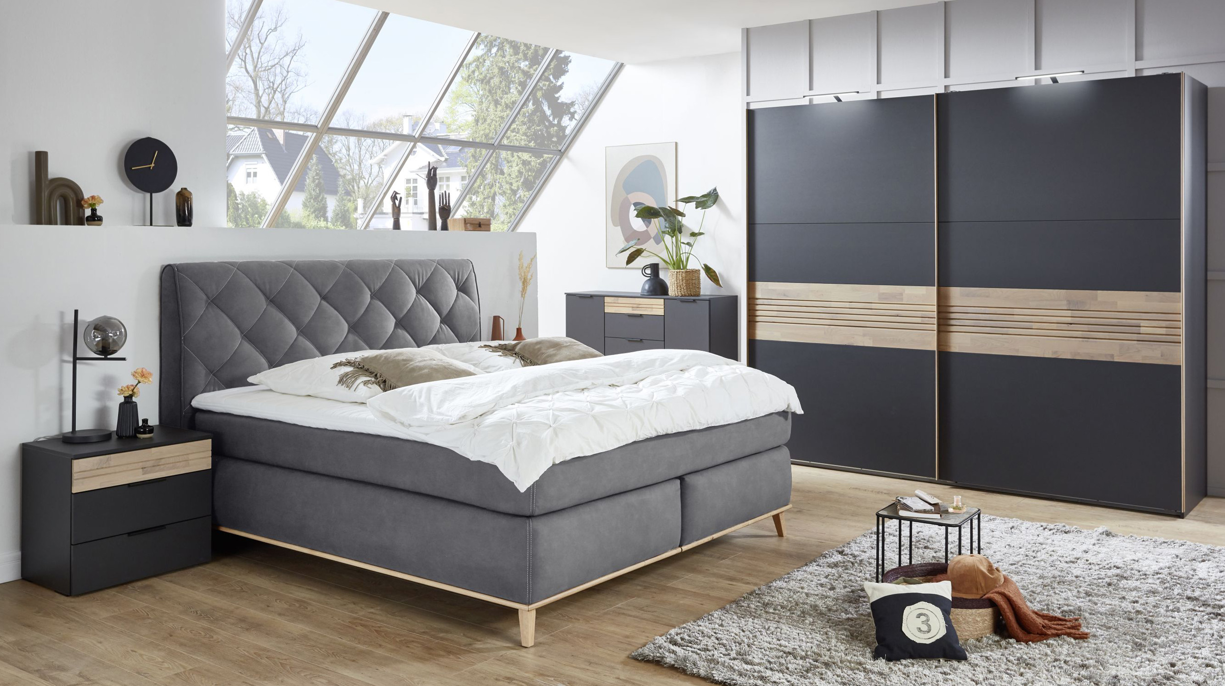 Schwebetürenschrank graphit - Eiche Massivholz - 250 cm - TIROL Schwebetürenschrank graphit - Eiche Massivholz - 250 cm - TIROL