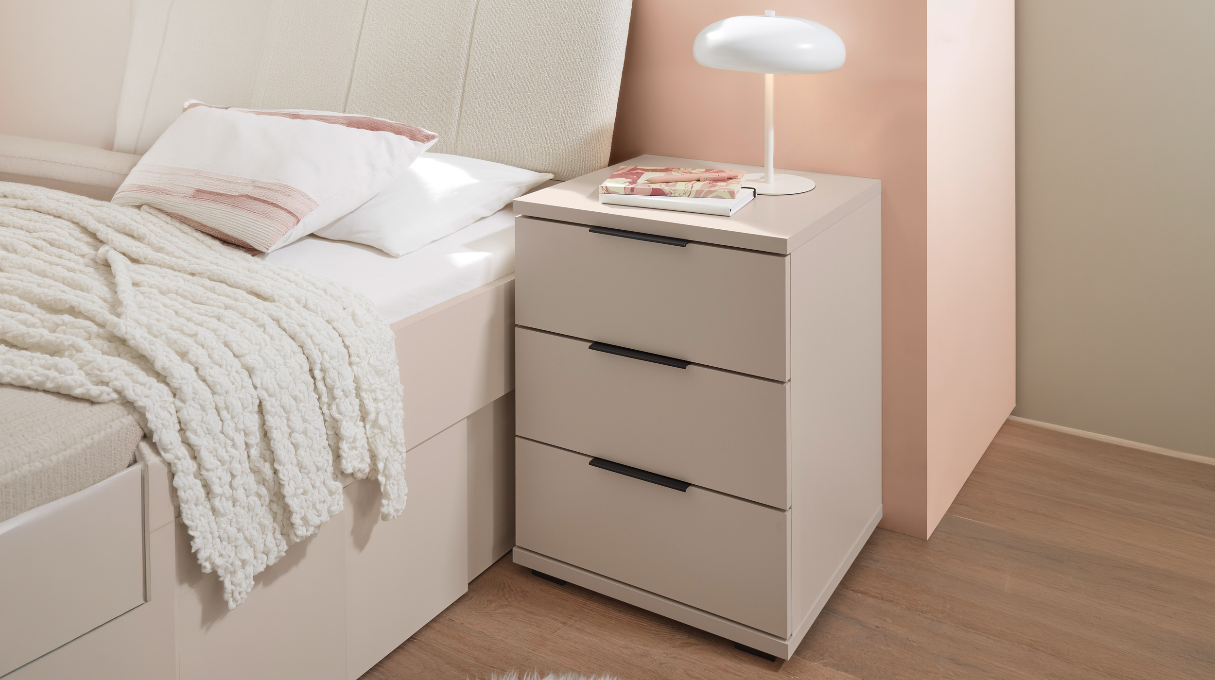 Nachttisch beige 46 x 42 cm - 3 Schubladen - UNIVERSAL