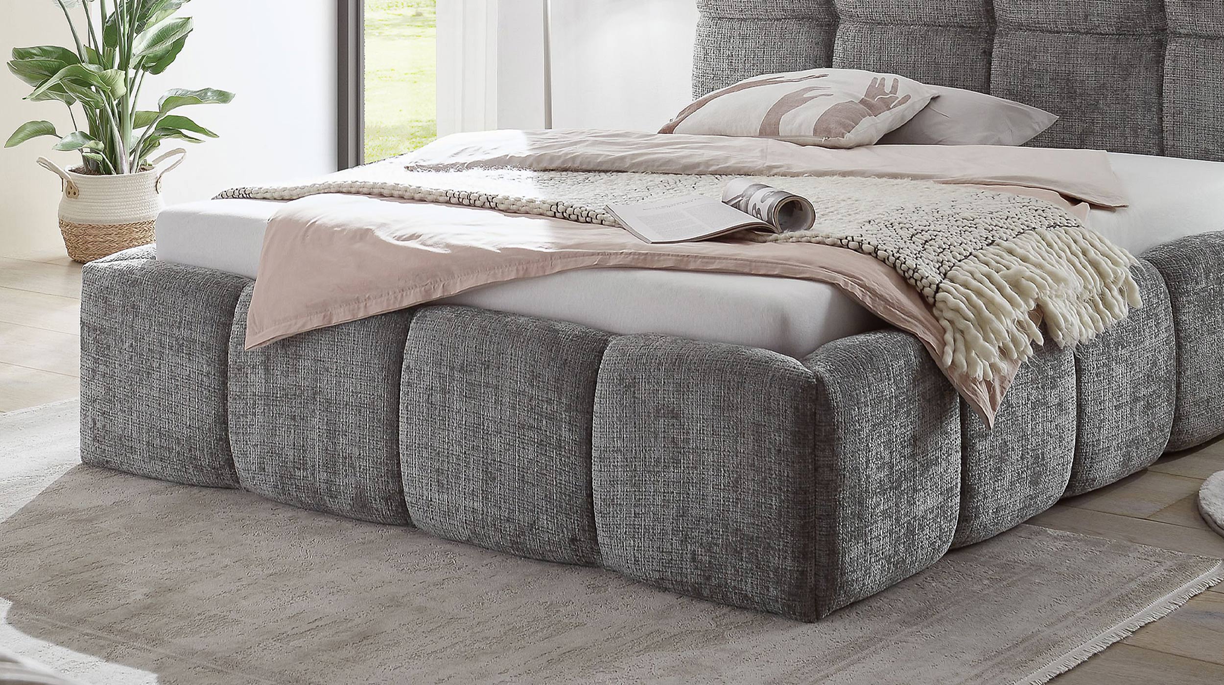 Polsterbett 180 x 200 cm grau Bettkasten Chenille - SANDRIN