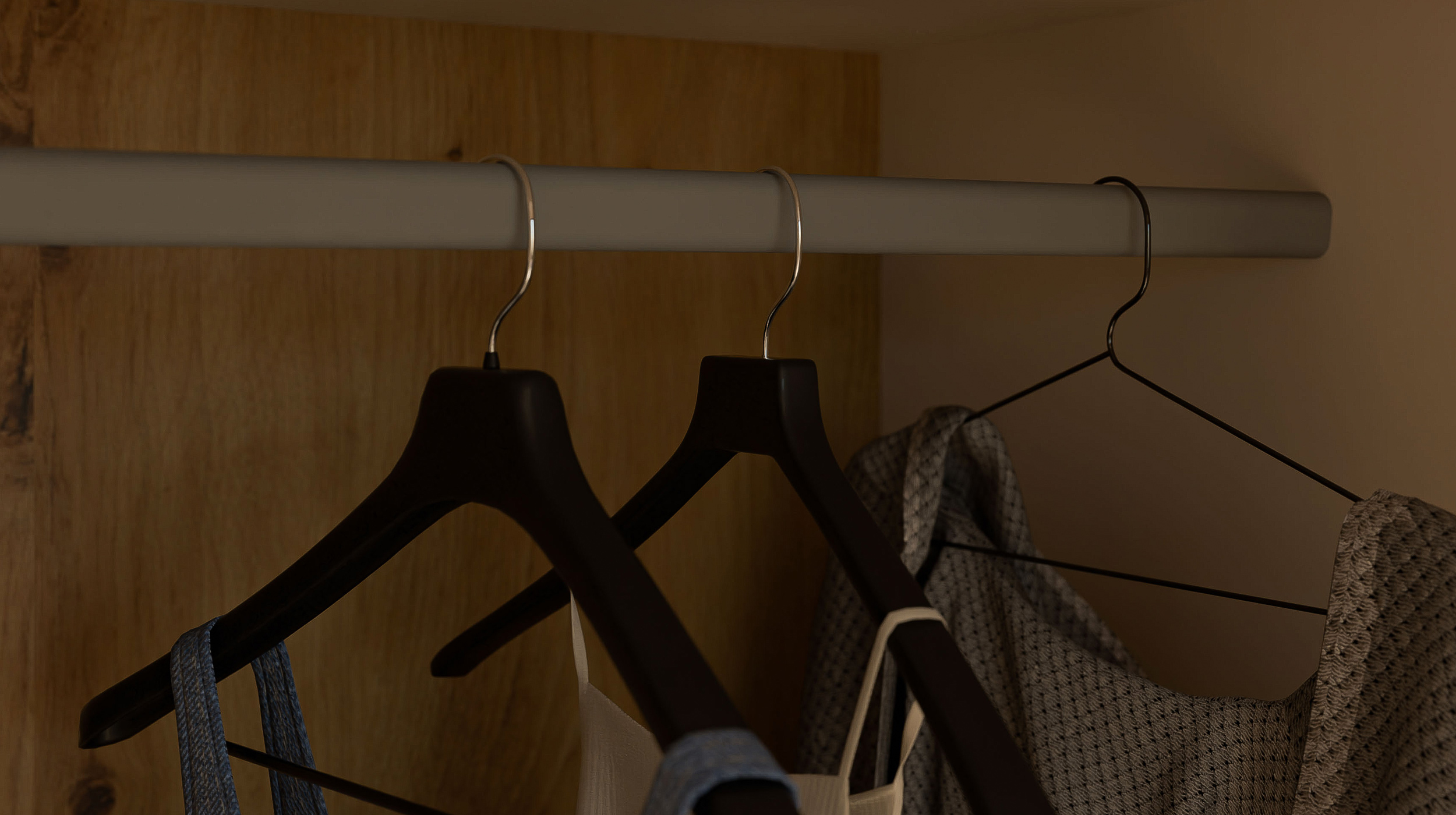 Kleiderschrank beige Artisan Eiche - 144 cm - 3 Türen - MOKKARIS