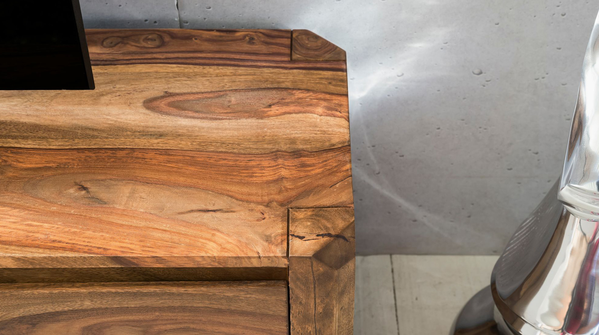 TV-Lowboard Sheesham massiv gebeizt 140 cm - KNUT 