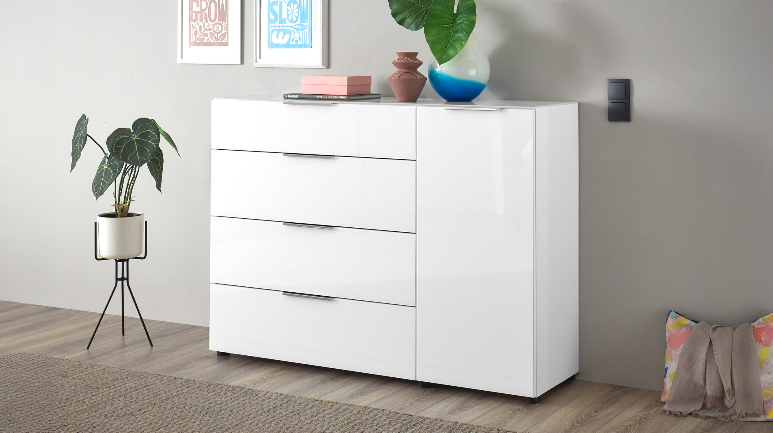 Kommode 4 Schubladen - weiß - Glasfront - 135 cm - SANTORIN