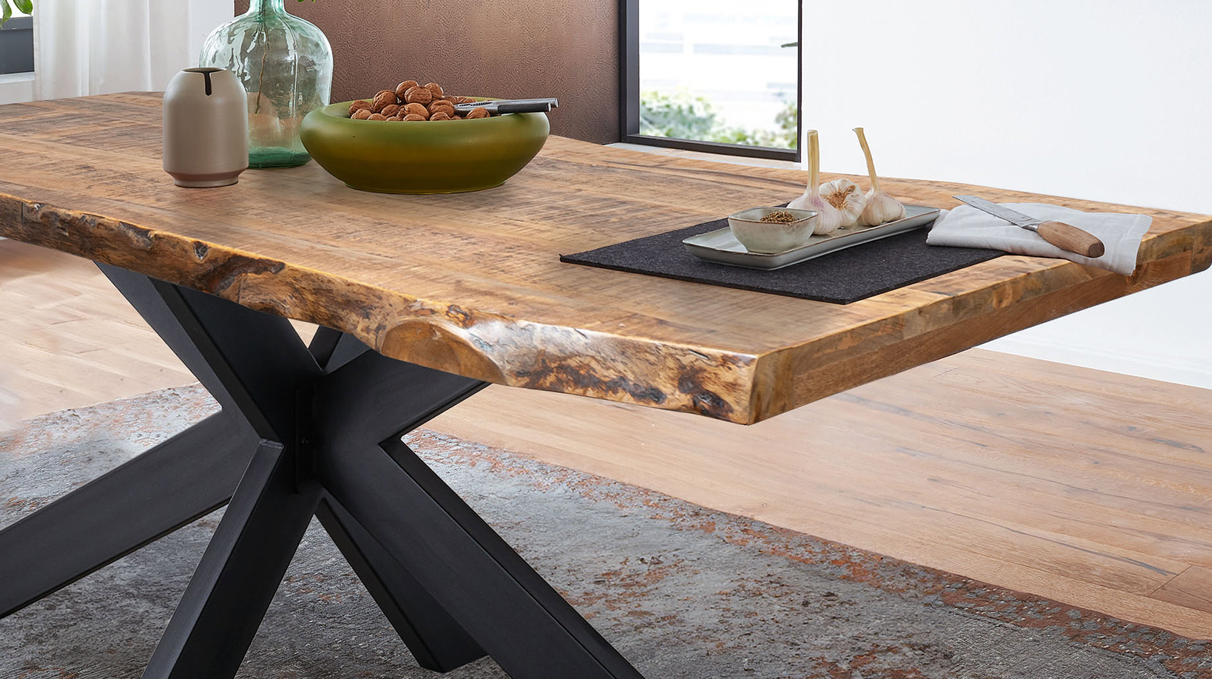 Esstisch Baumkantentisch massiv 200 cm Mango lackiert - TIM