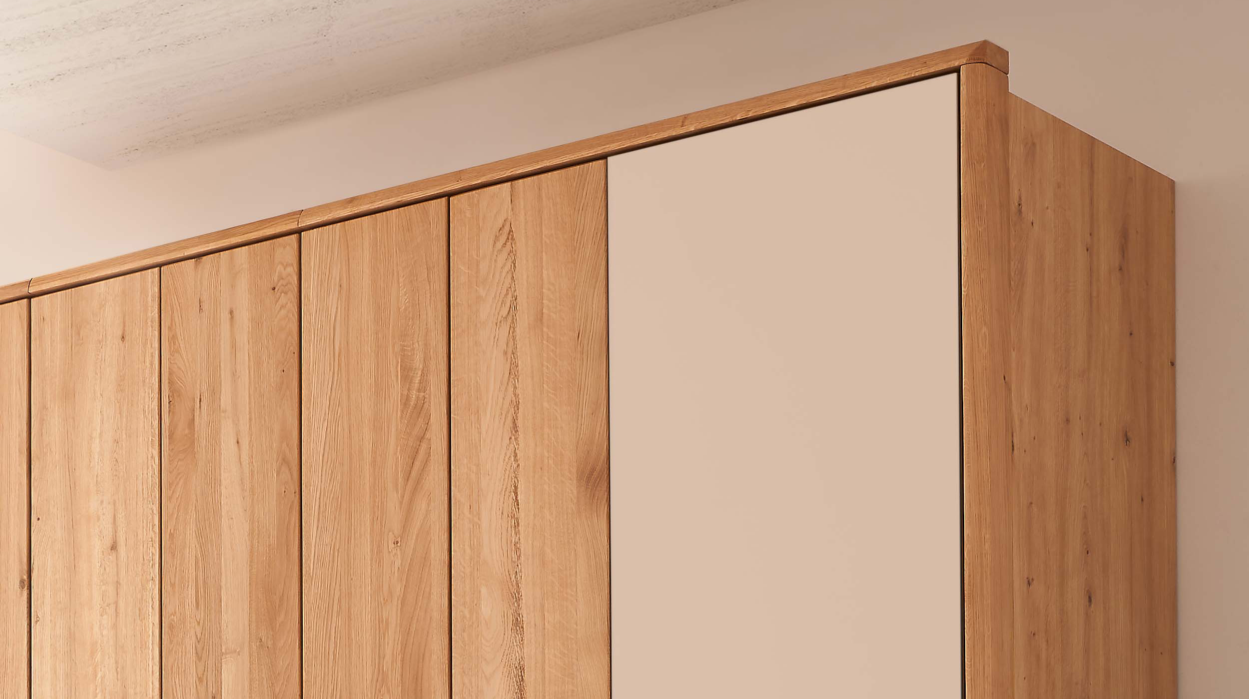 Kleiderschrank 256 cm Wildeiche geölt teilmassiv 5-türig - VEGARD