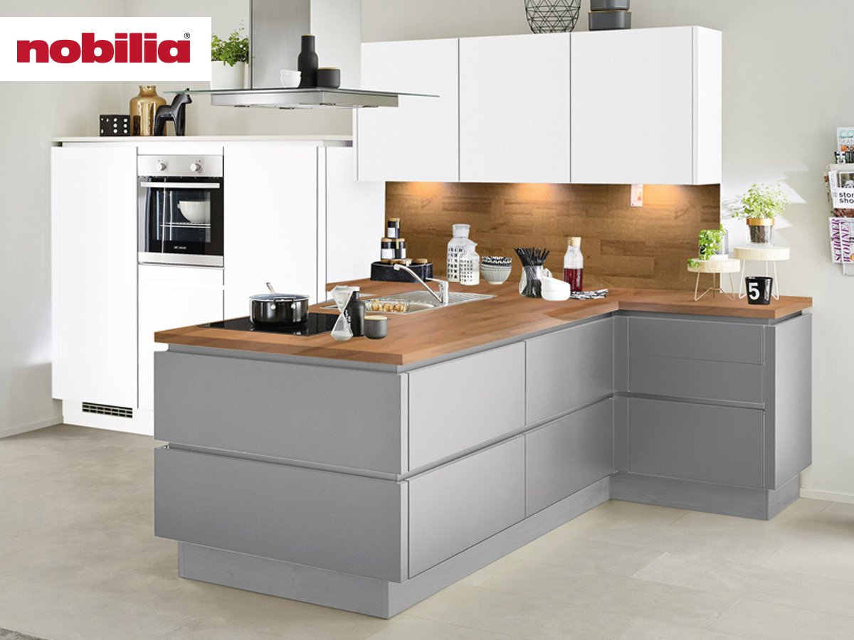 Inselküche 420 x 210 cm - mit Geräten - Küchenfronten Lack matt - INOX