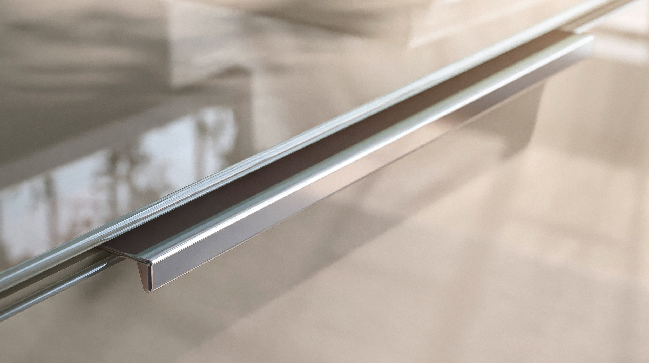 Kommode 4 Schubladen - beige - Glasfront - 135 cm - SANTORIN