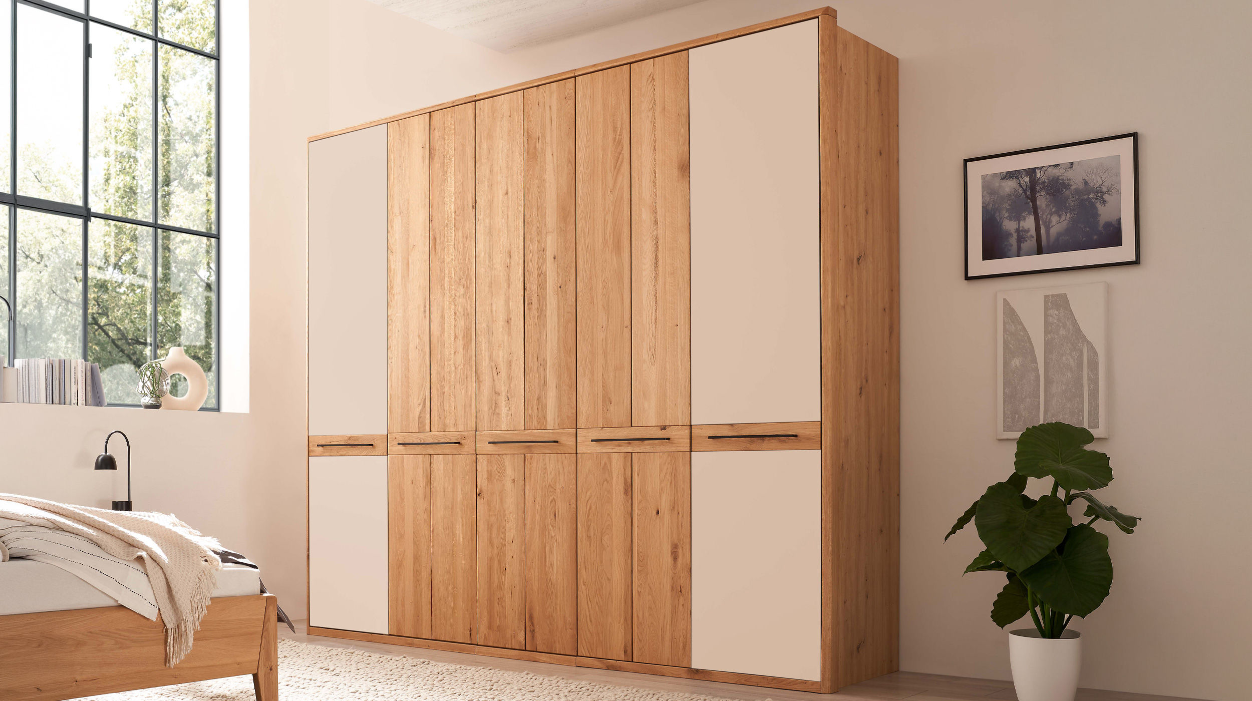 Kleiderschrank 256 cm Wildeiche geölt teilmassiv 5-türig - VEGARD