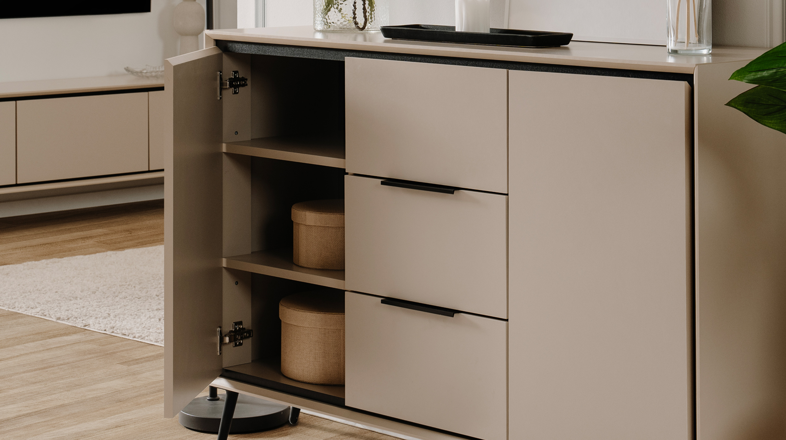 Sideboard mit 3 Schubladen beige schwarz 135 cm - ARONA