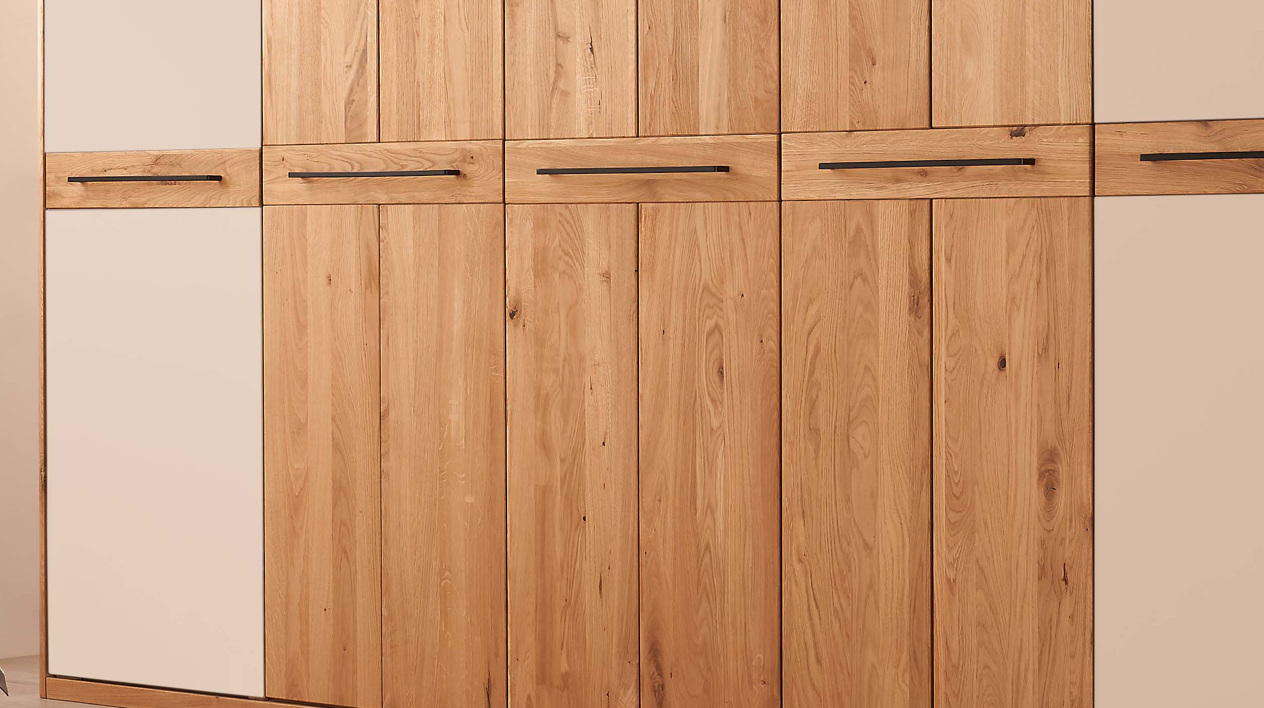 Kleiderschrank 256 cm Wildeiche geölt teilmassiv 5-türig - VEGARD