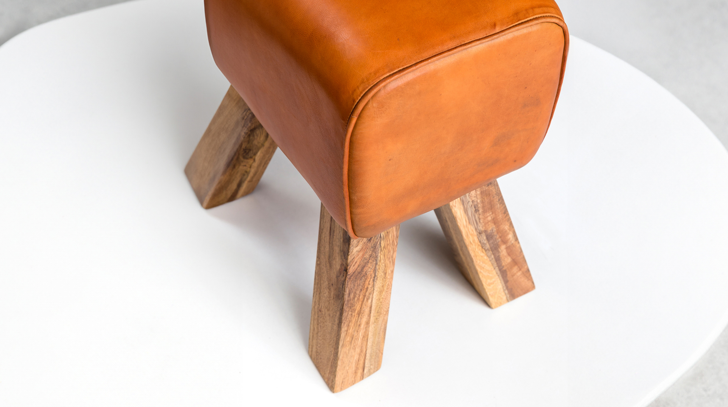 Sitz- & Fußhocker Echtleder Mango massiv lackiert - SORNAS 