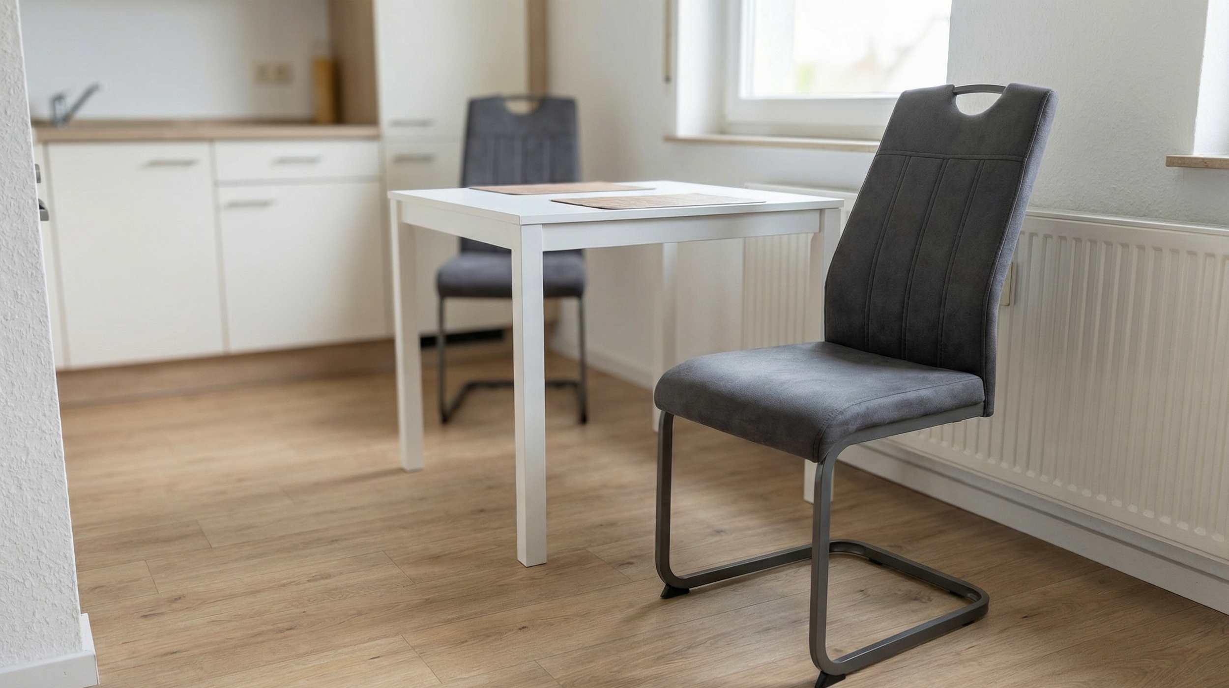 Schwingstuhl anthrazit mit Microfaserbezug - CHRISTINA