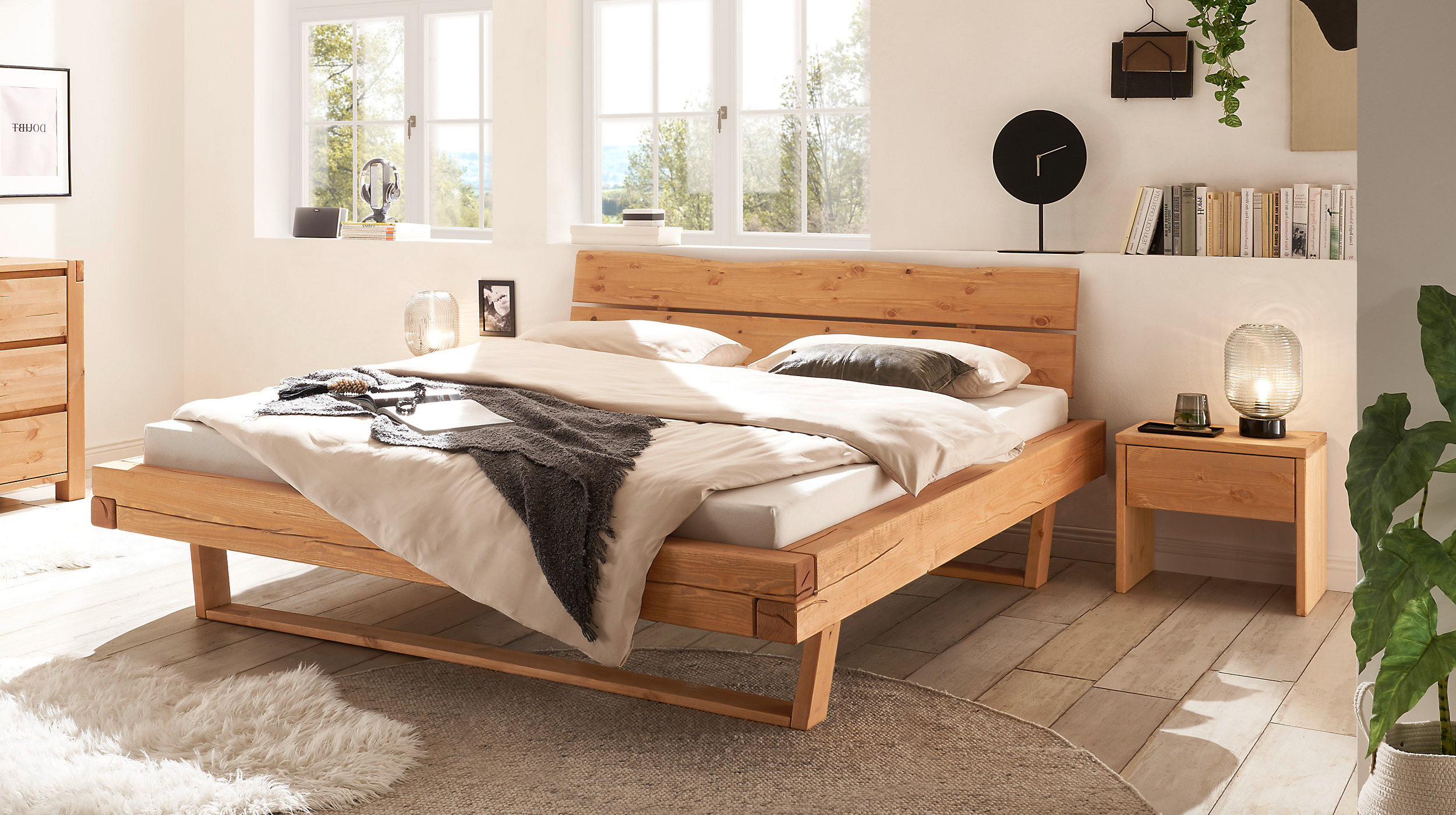 Balkenbett 140 cm Kiefer massiv Holzbeine - LIVAN