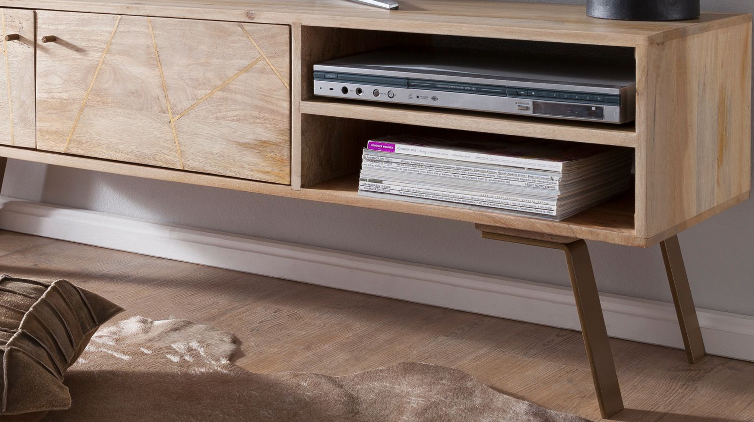 TV-Lowboard Mango massiv lackiert 2-türig 145 cm - SVAR 