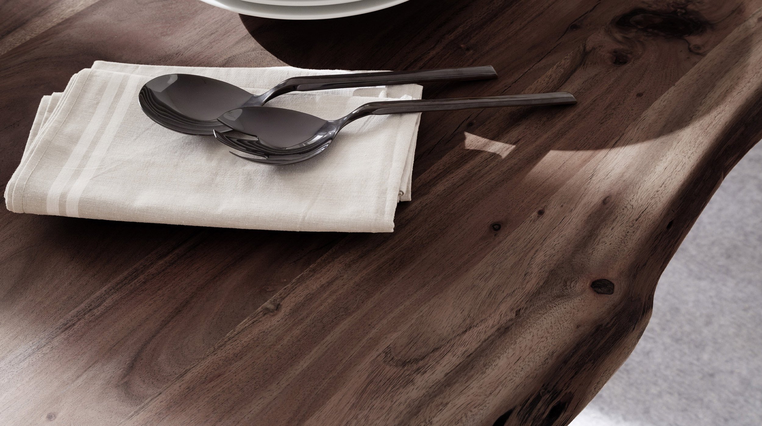 Esstisch Baumkantentisch 180 cm Akazie walnut massiv - CALABRIA