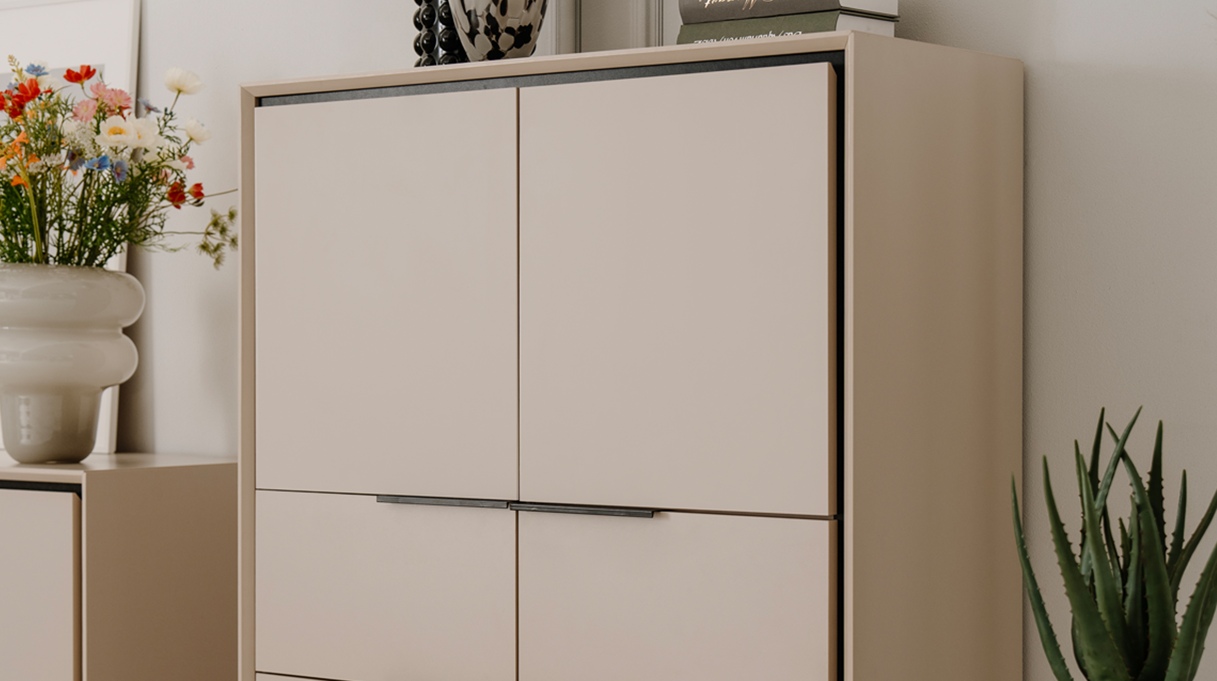 Highboard 4 Türen 2 Schubladen beige schwarz 90 cm - ARONA