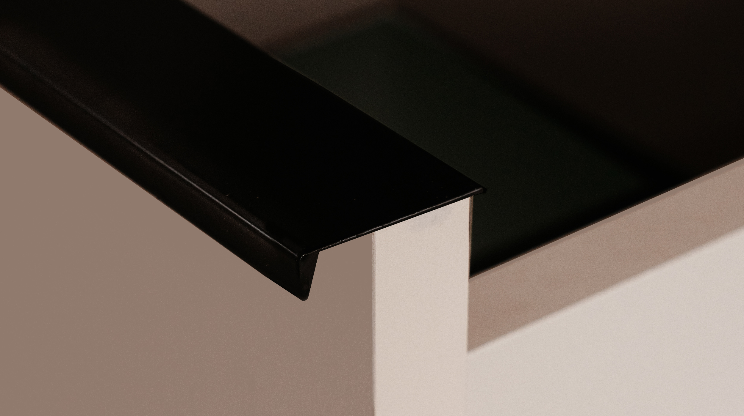 Vitrine mit Glastür beige schwarz Breite 60 cm - ARONA