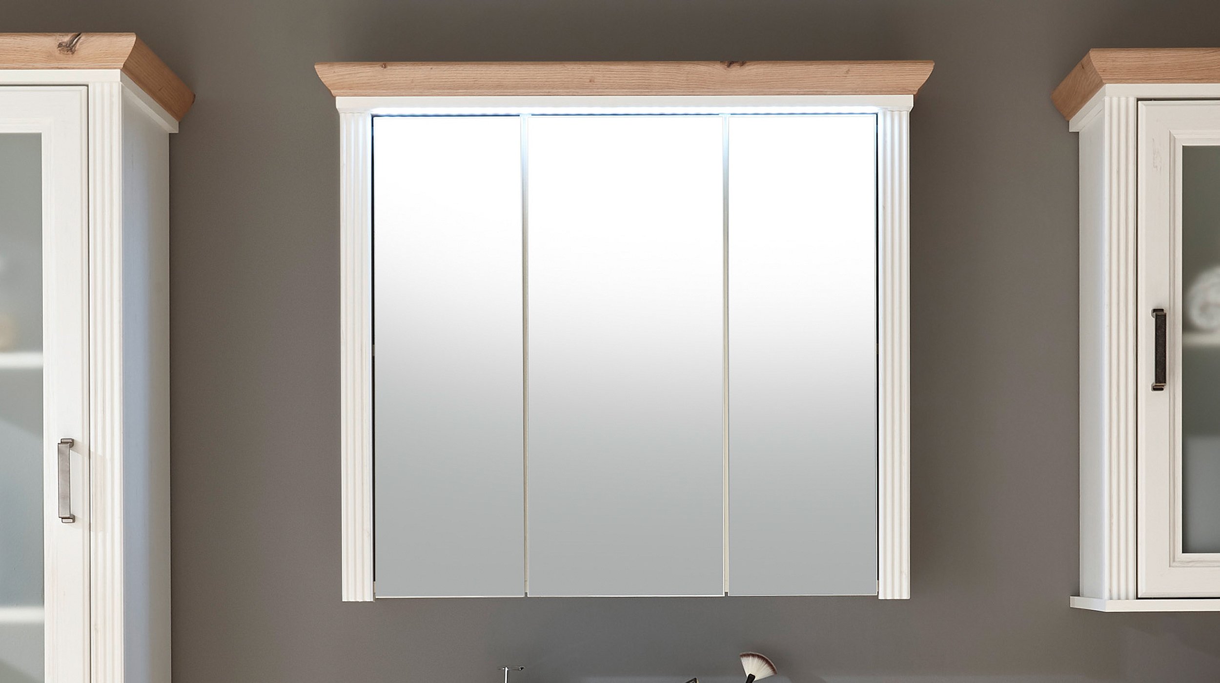 Spiegelschrank mit Beleuchtung Pinie weiß 83 cm - JASMIN