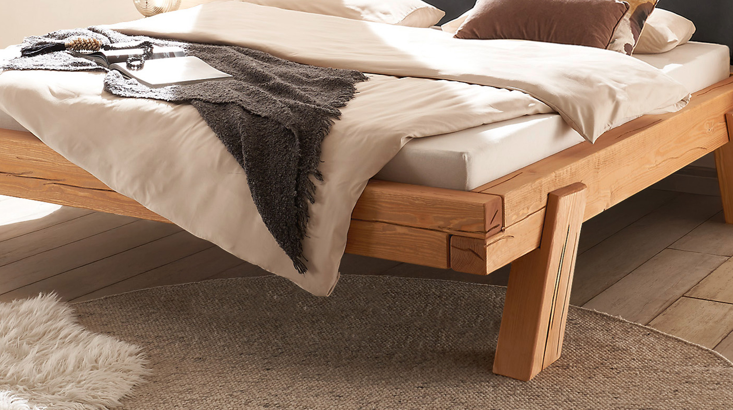 Balkenbett Massivholzbett 140 cm Kiefer geölt gebeizt - BERGTAL SOFT