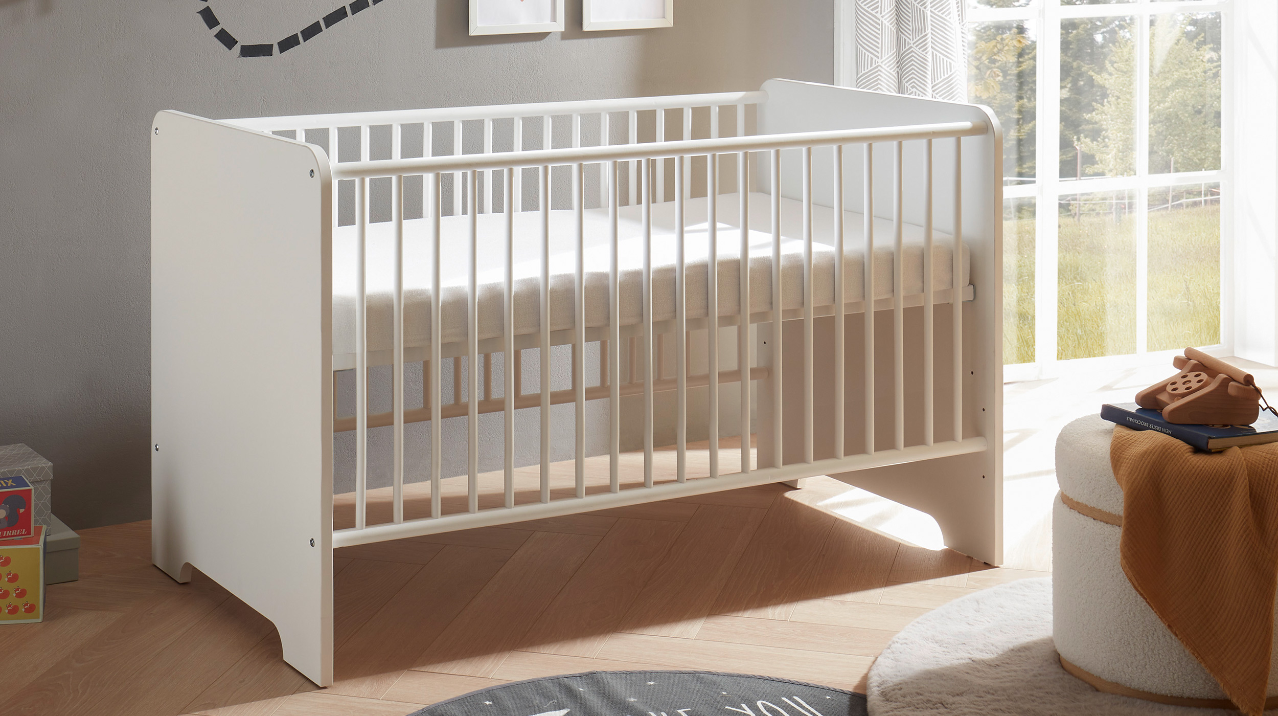 Kinderbett Babybett 70 x 140 cm weiß hochglanz - SPICE 