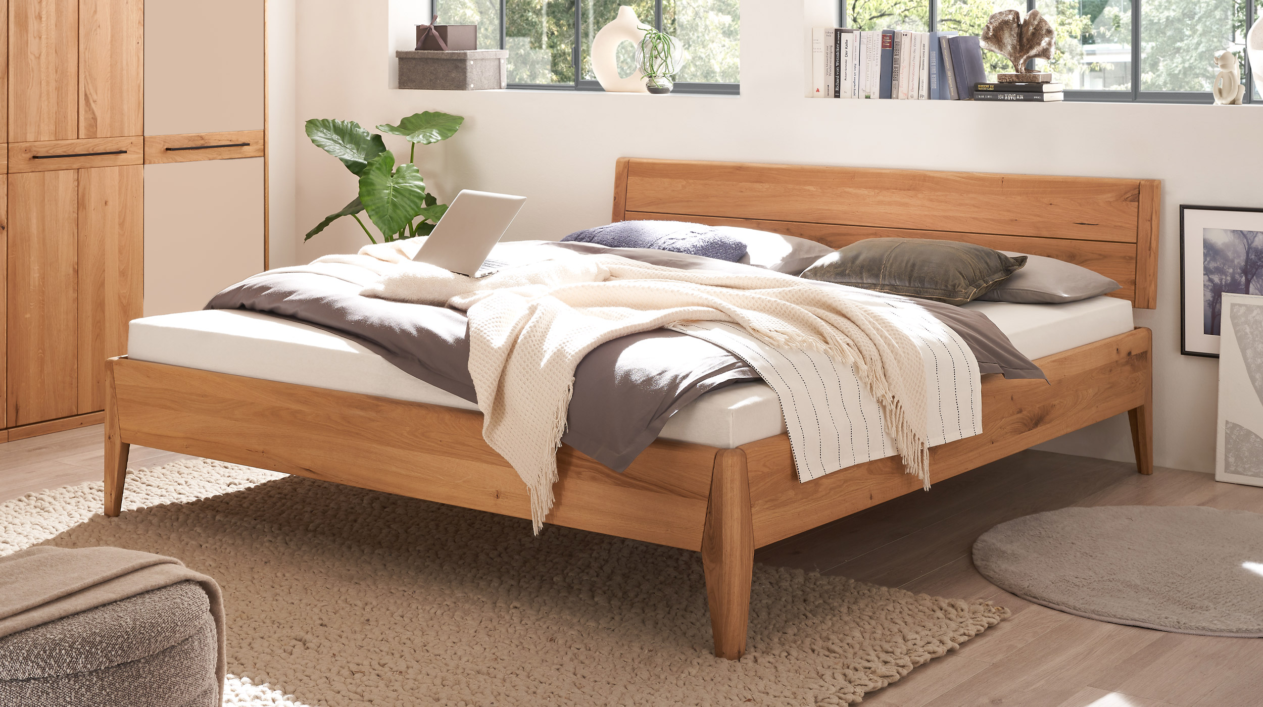 Massivholzbett 180 x 200 cm Wildeiche geölt - VEGARD