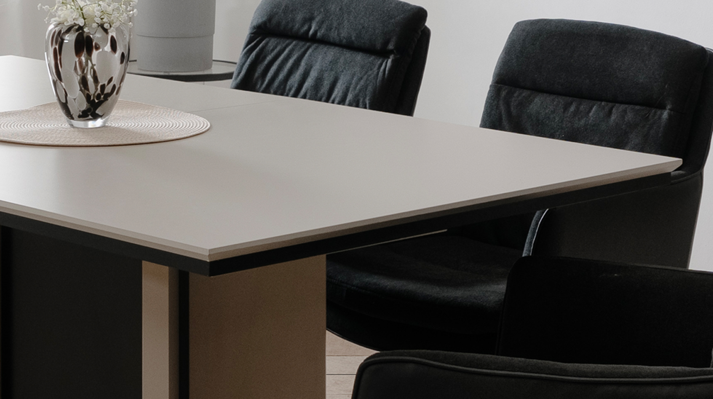 Esstisch 160 - 200 cm ausziehbar beige schwarz Säulentisch - ARONA