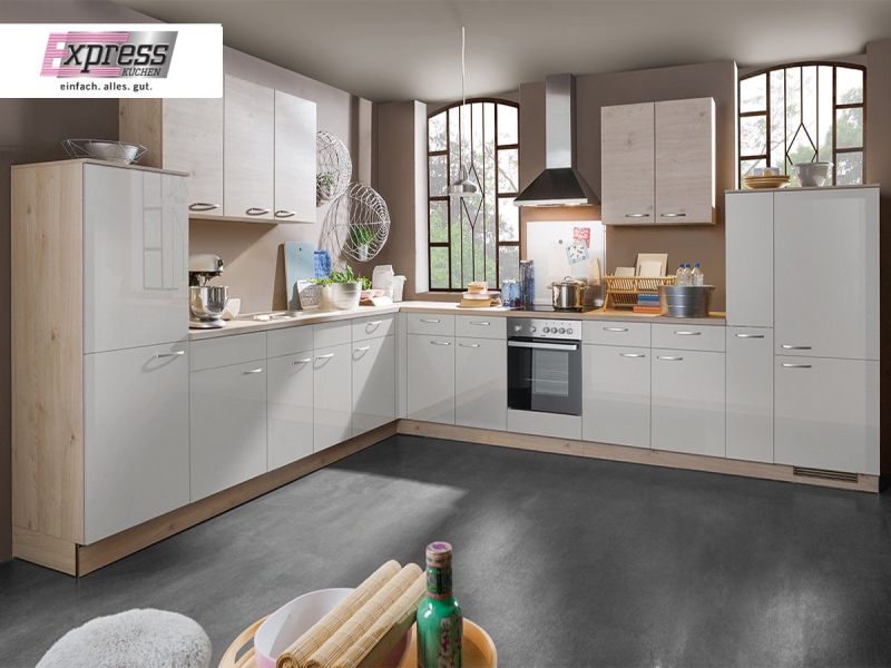 Eckküche 335 x 405 cm -  mit Geräten - Küchenfronten matt - WIN 