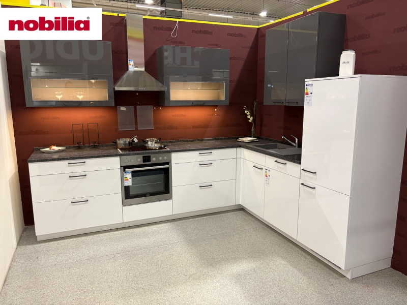 Eckküche 305 x 235 cm - mit Geräten - Küchenfronten Hochglanz - Flash