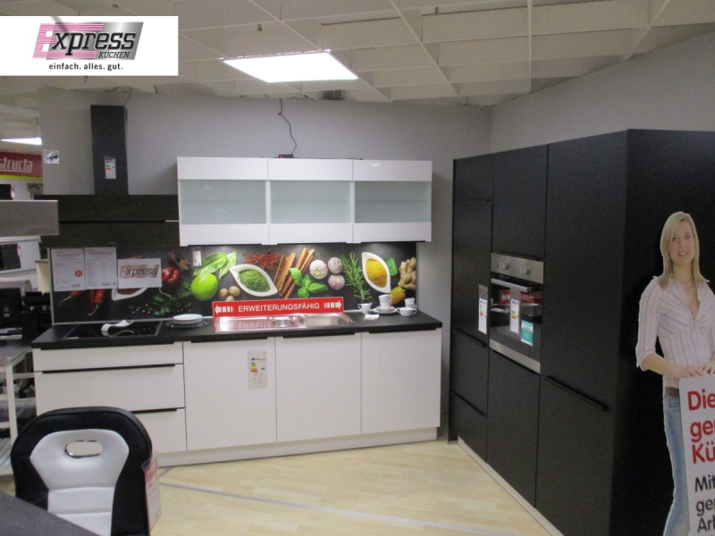 Eckküche 180 x 270 cm - mit Geräten - Küchenfronten matt - CLEAN