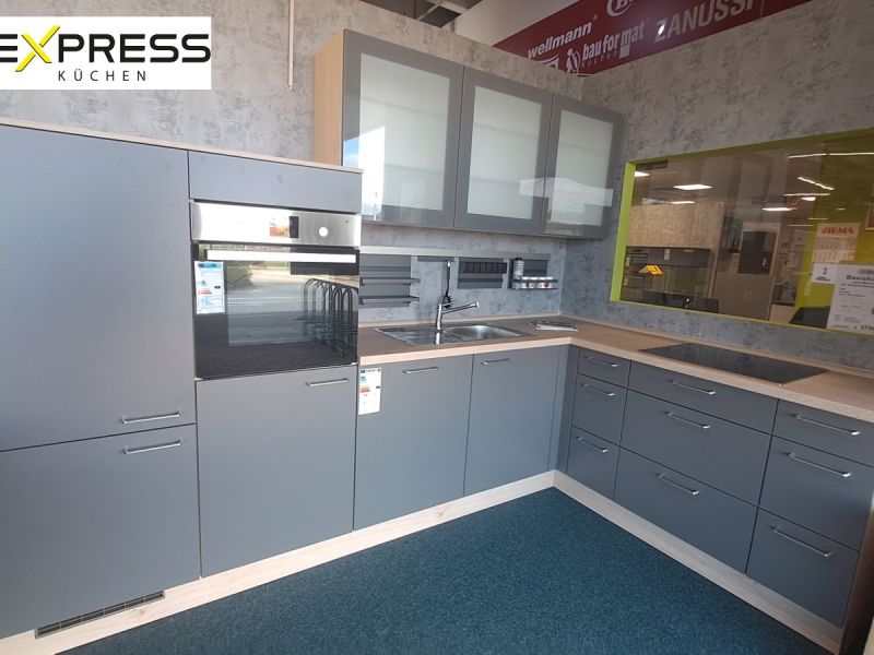 Eckküche  ca. 305 x 185 cm - mit Geräten - Küchenfronten matt - WIN