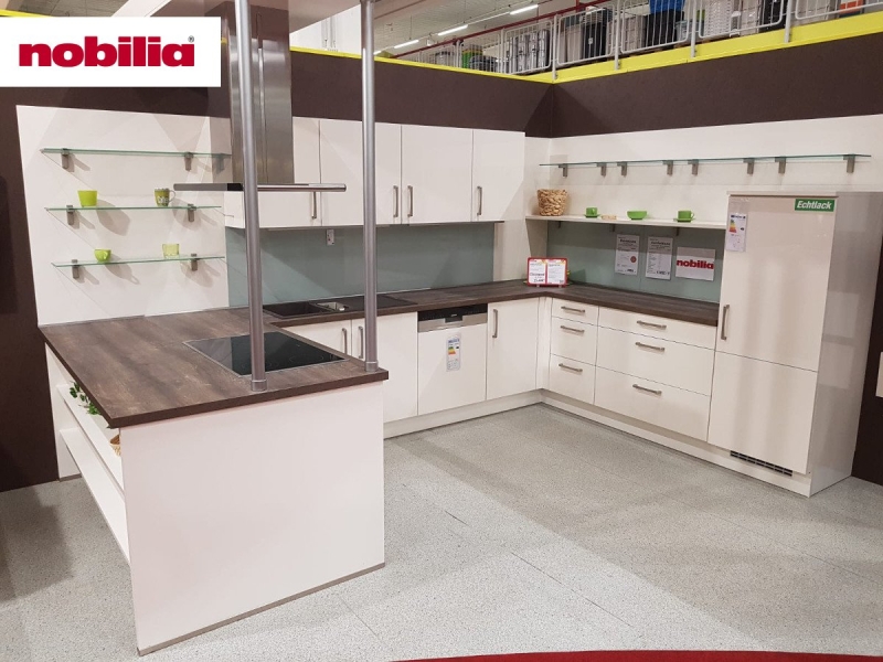 Inselküche 184,5 x 389 x 260 cm - mit Geräten - Küchenfronten Lack Hochglanz - FOCUS